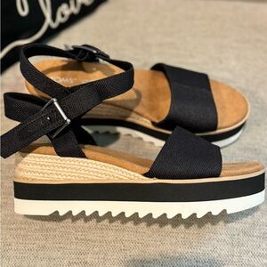 TOMS Women’s Diana Black Canvas Buckle Wedge Size 7